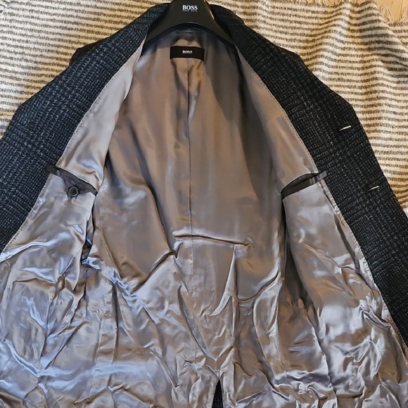 Hugo Boss Men's Slim Dark Plaid Blazer Style Coat Size 46 - Never Worn - Picture 7 of 11